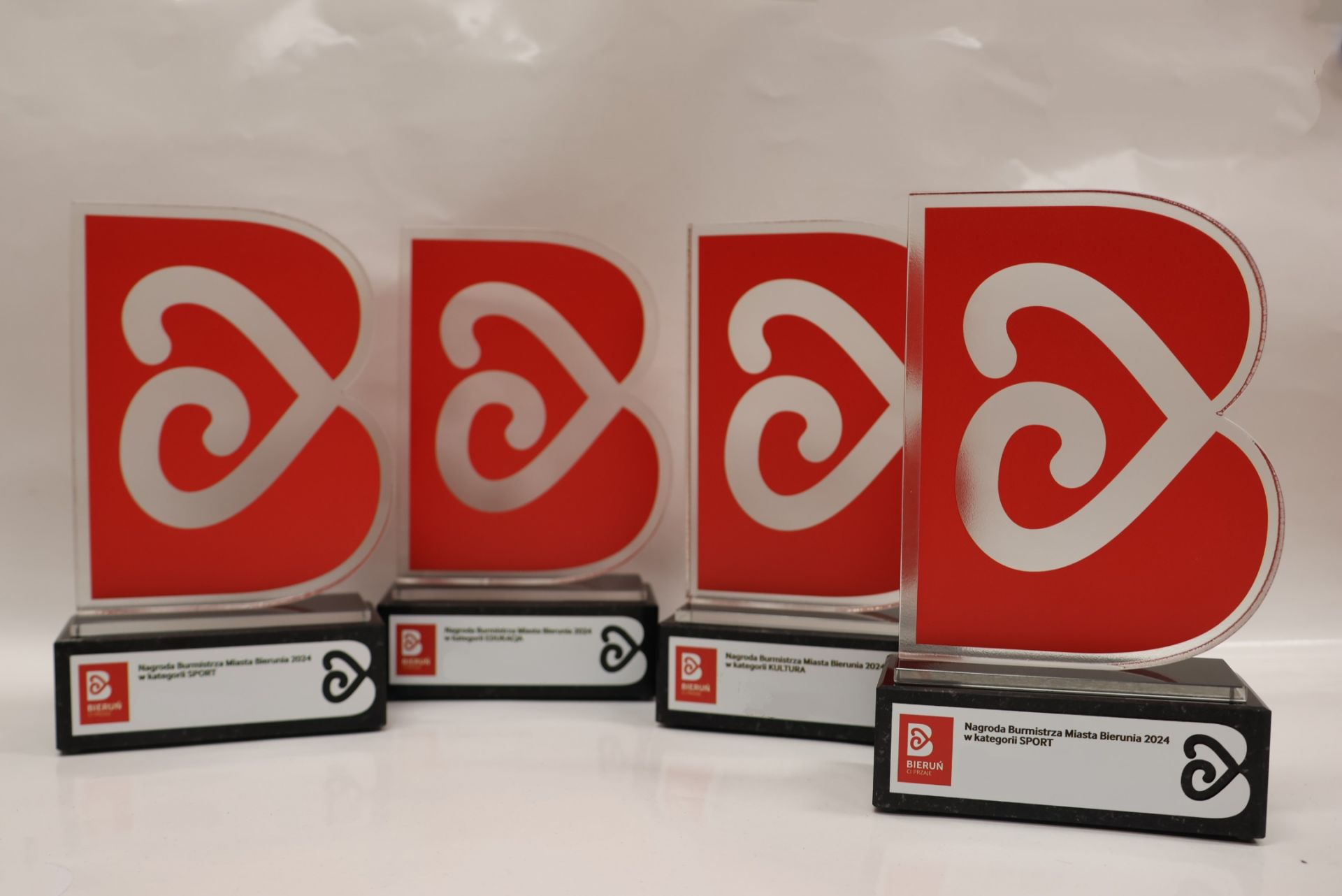 statuetki nagrody burmistrza